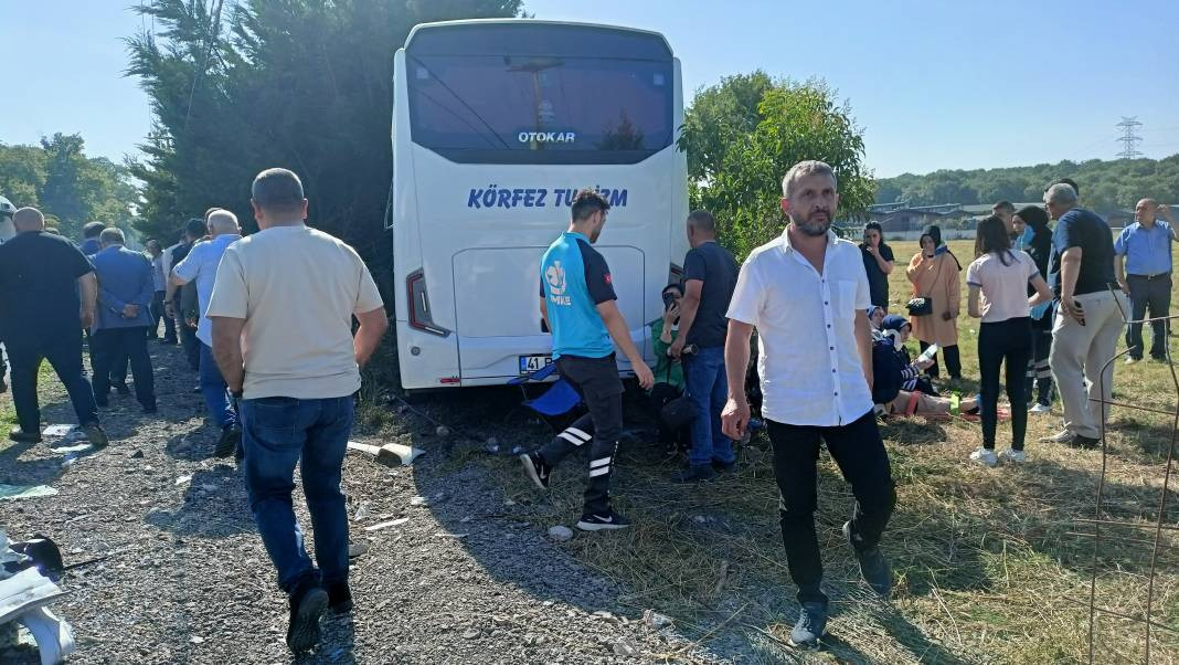 Tır ile servis midibüsü kafa kafaya çarpıştı: 1'i ağır 26 yaralı - Resim: 30